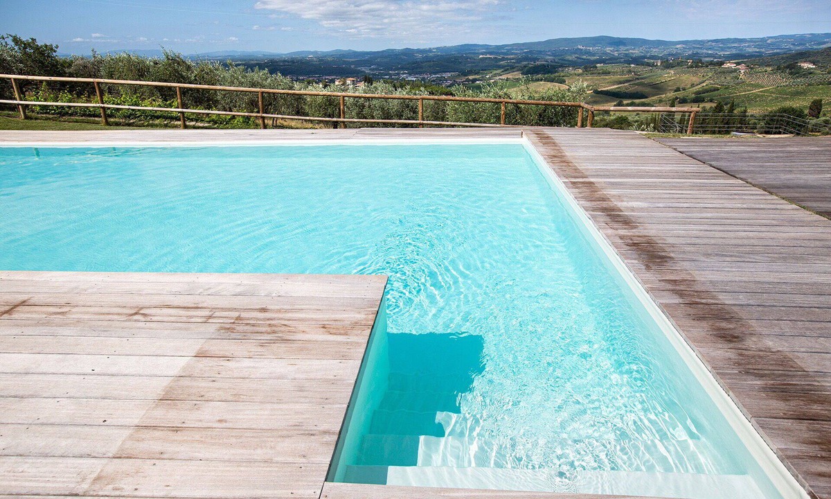 Poggibonsi Apartment | Cosy apartment for 6 people with A/C, WIFI, pool, TV and panoramic view, close to San Gimignano