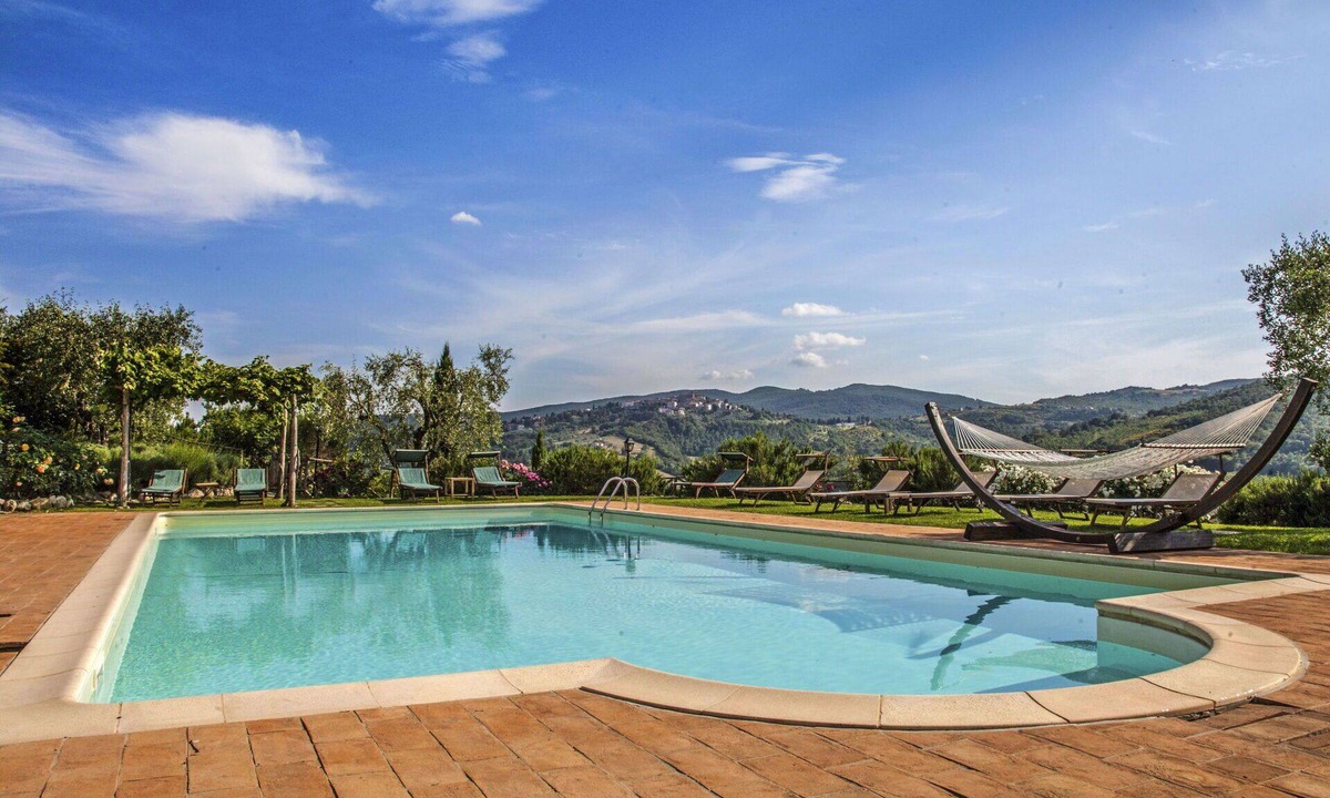 Allerona Apartment | Cosy apartment for 6 people with WIFI, pool, TV, patio, pets allowed and panoramic view