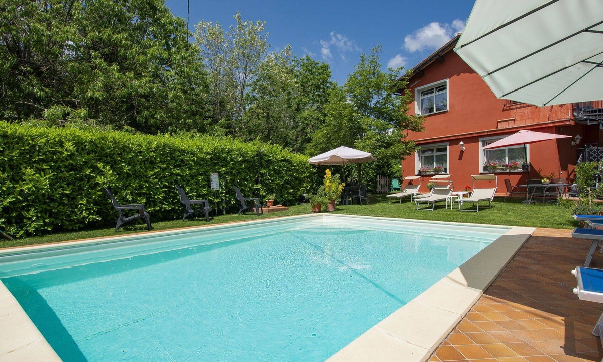 Marliana Apartment | Cosy apartment for 7 people with pool, WIFI, TV, terrace and pets allowed