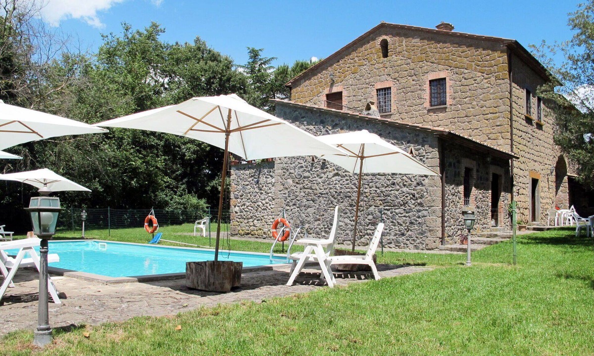 Capraccia Villa | Cosy apartment in villa for 6 people with WIFI, pool, TV, patio and pets allowed