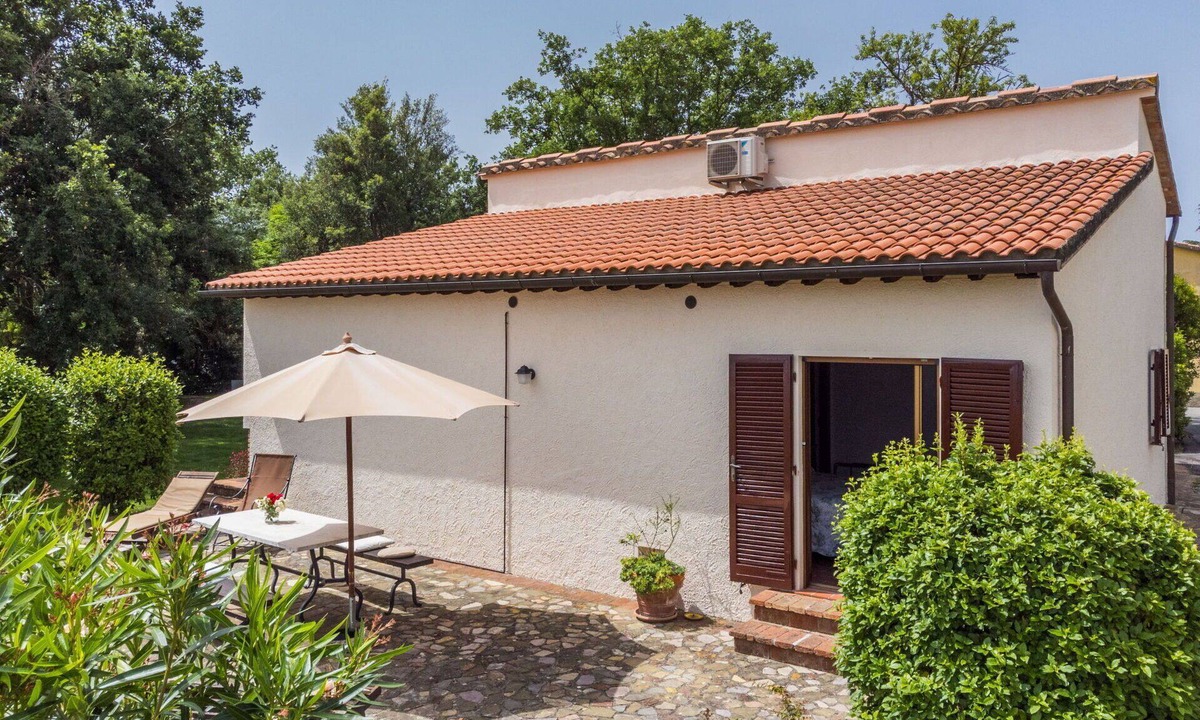 Sasso dʼOmbrone Villa | Cosy apartment in villa for 2 guests with pool, WIFI, A/C, patio and panoramic view