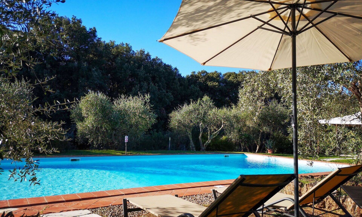 Simignano House | Cosy apartment in villa with WIFI, A/C, pool, terrace, pets allowed and panoramic view