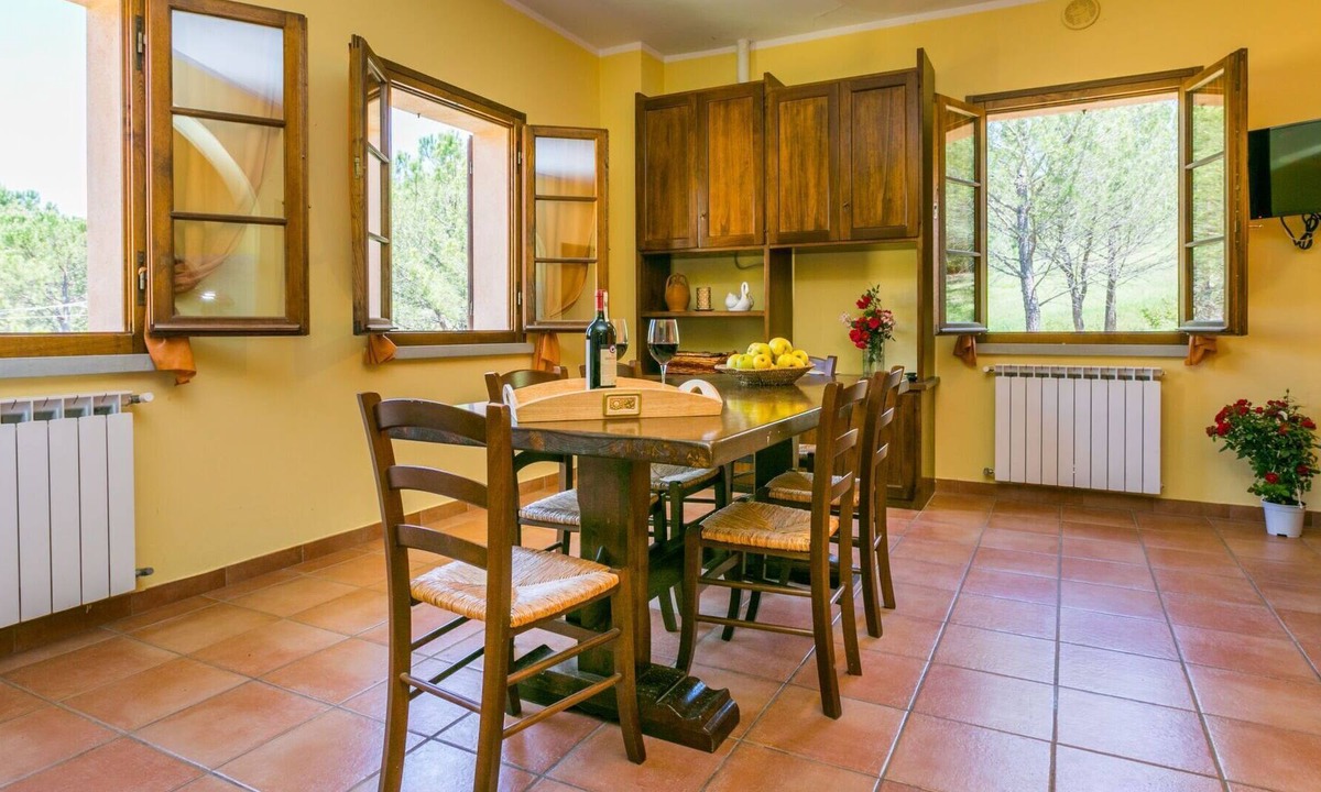 Certaldo Villa | Cosy apartment in villa with WIFI, pool, TV, patio, pets allowed, panoramic view and parking