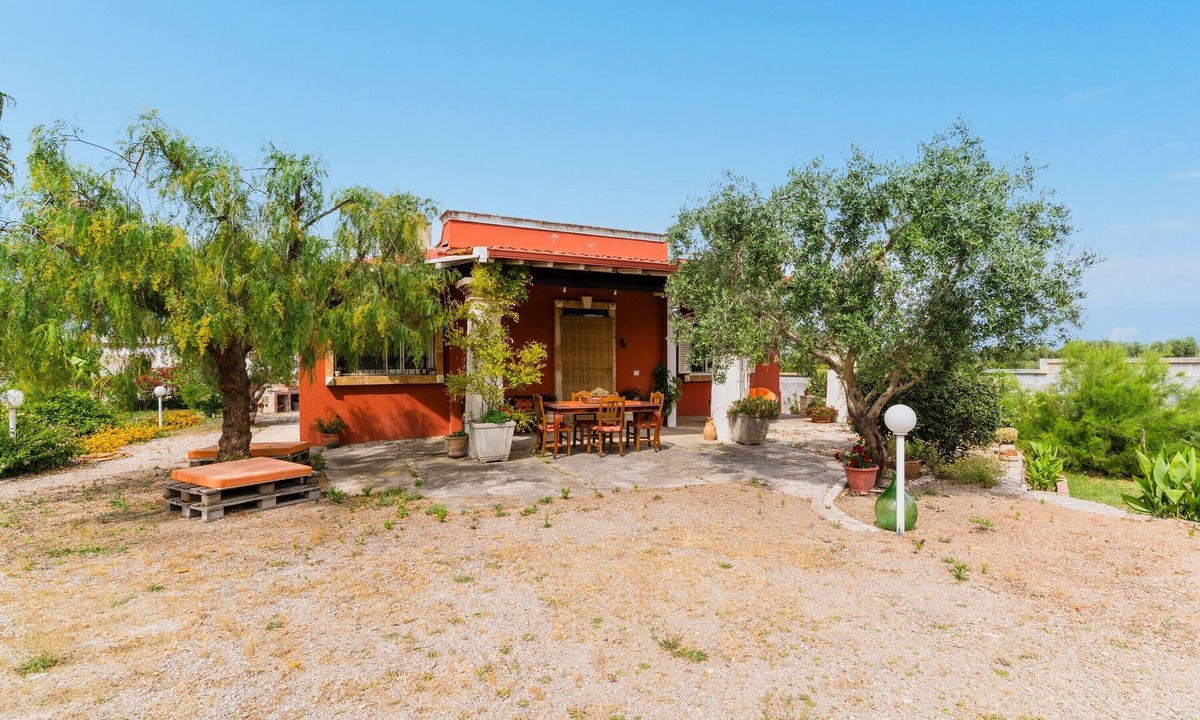 Parati House | Countryside Villa 'Maison D'Artemisia' with Private Garden and Air Conditioning