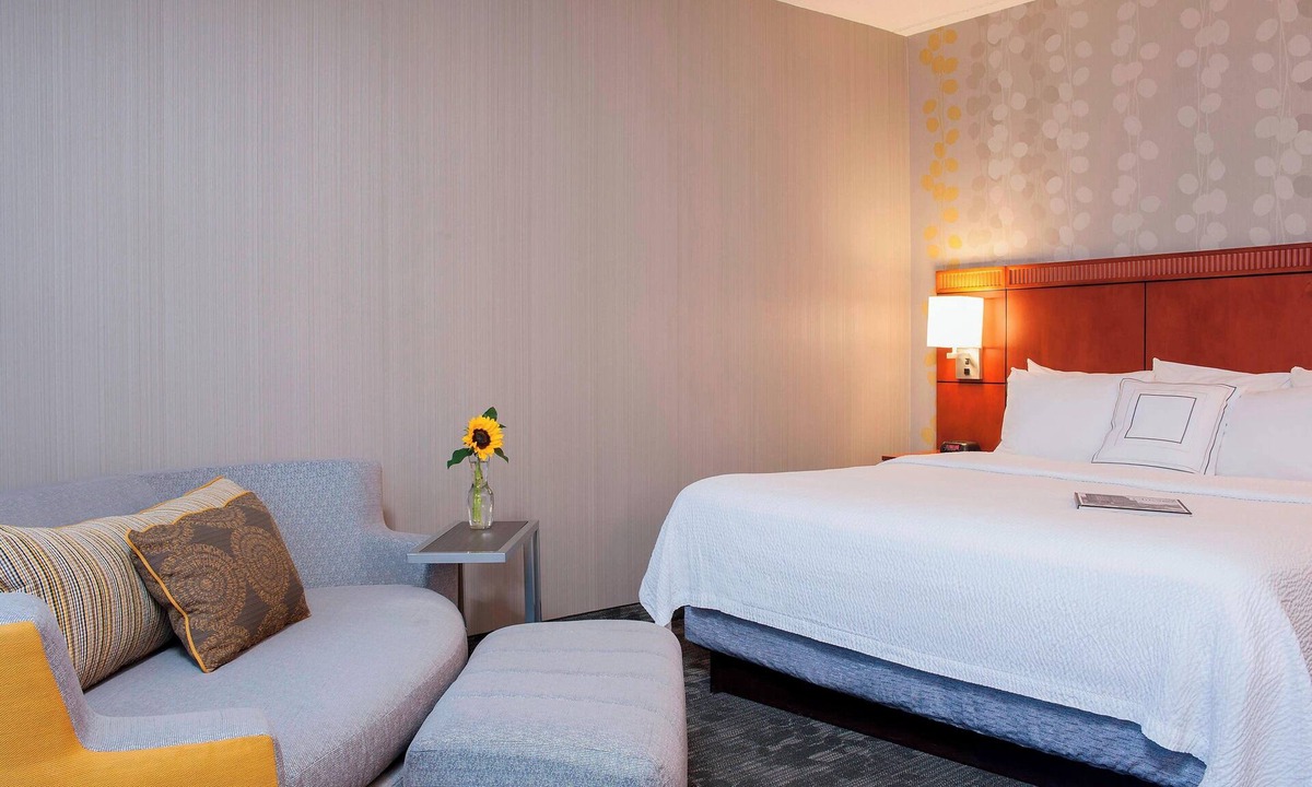 Glenview Hotel | Courtyard by Marriott Chicago Glenview/Northbrook
