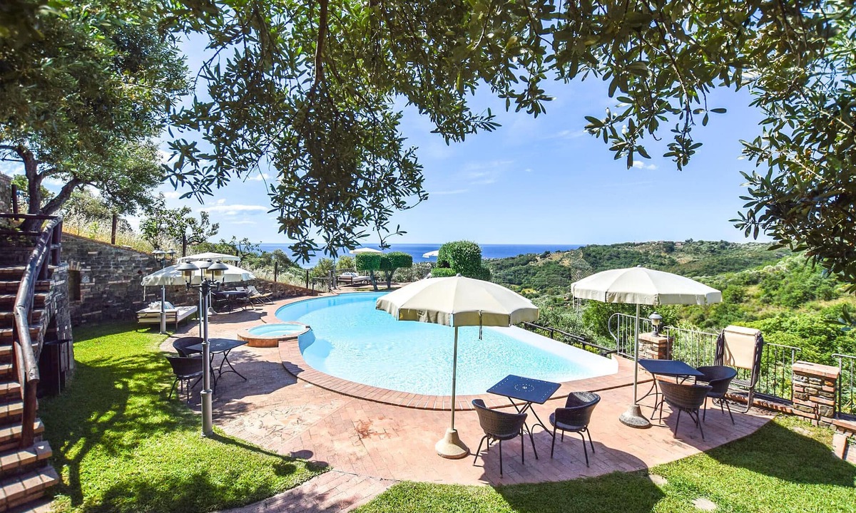 Casal Velino Apartment | Cozy apartment in Casal Velino with swimming pool