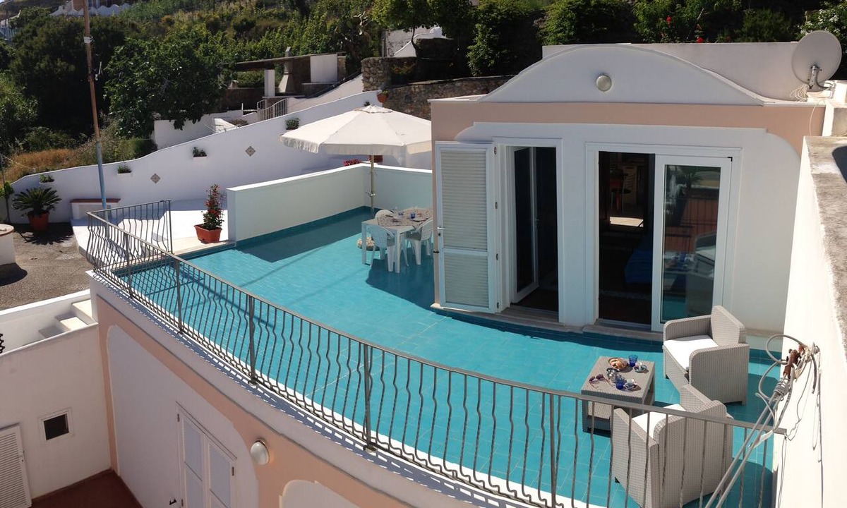 Le Forna Apartment | Cozy Apartment with a Large Terrace Overlooking the Sea