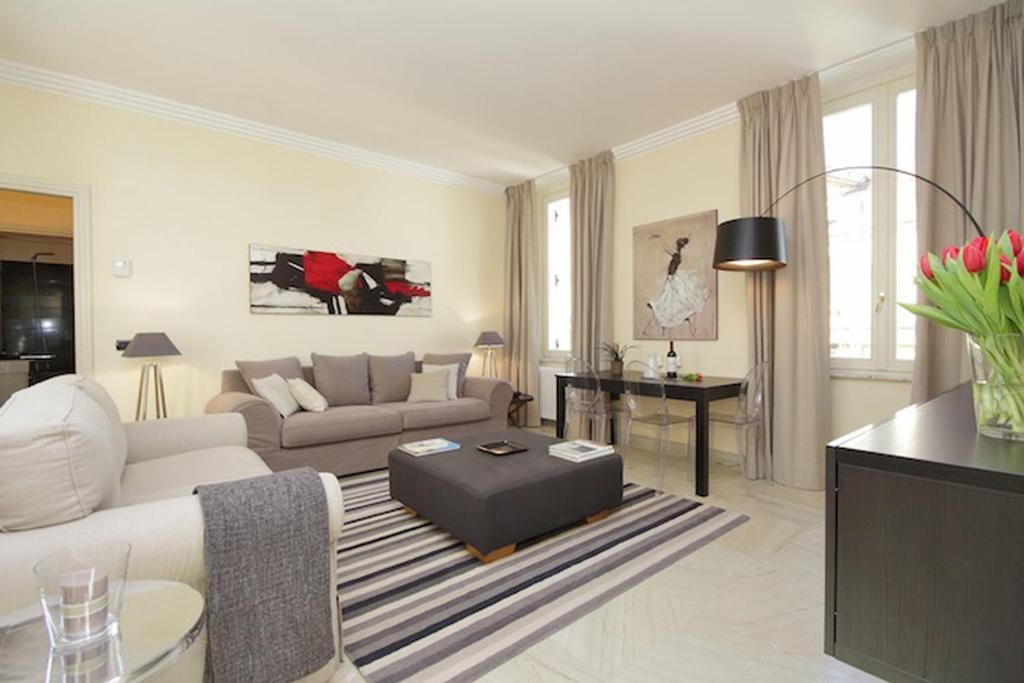 Rione III Colonna Apartment | Crispi Luxury Apartments - My Extra Home