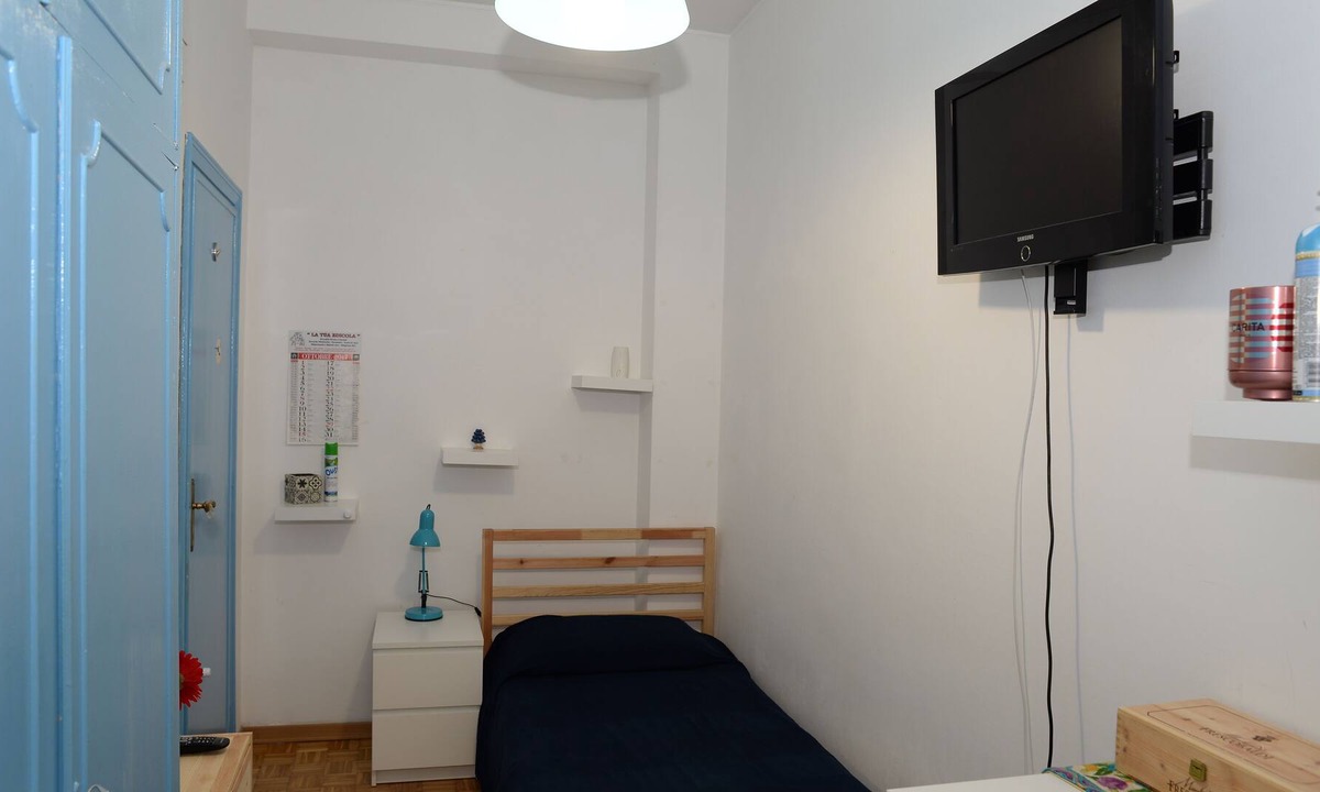 Tor di Quinto Apartment | Delicious Single Room with Samsung TV and Mini-bar