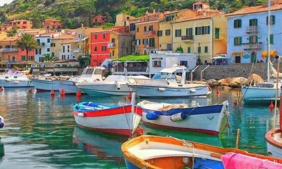 Isola del Giglio Apartment | Detached House In The Castle Isola Del Giglio