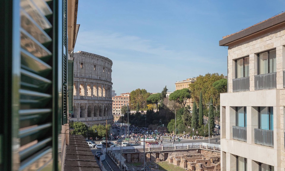 Celio Apartment | DEZA Colosseum view