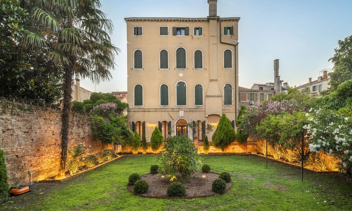 Dorsoduro Apartment | Domus Carla With Garden R&R
