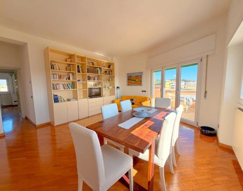 Anzio Apartment | DOMUS NERONIS - Bright, spacious and well-connected sea-view apartment - A walk away from the beach, ANZIO city center and the train station - Close to Faro di Capo d Anzio, Villa Imperiale and the Roman remains