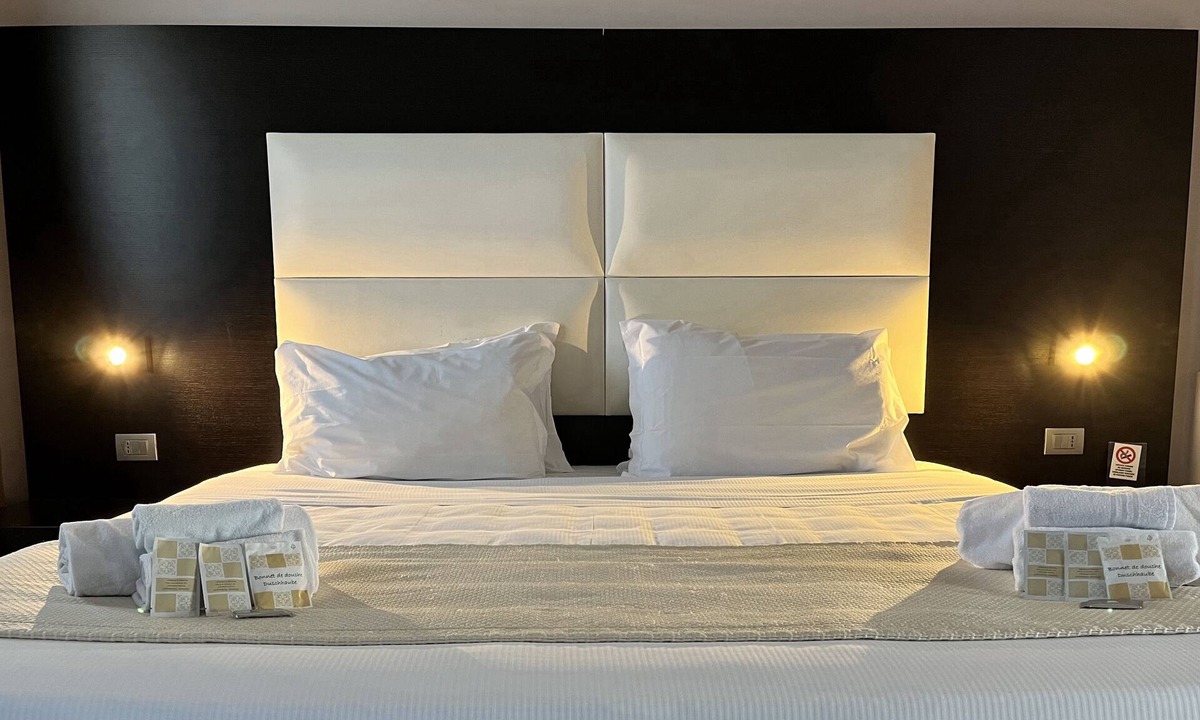 Fiumicino Hotel | E H SUITES ROME AIRPORT