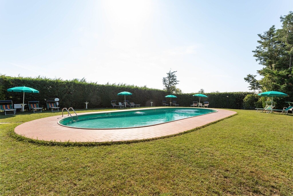 Tuoro sul Trasimeno Apartment | Elegant apartment with swimming pool and gym on Lake Trasimeno