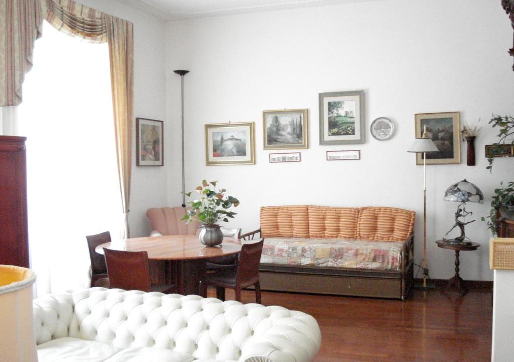 Monti Apartment | Elegant Apartment Rome Colosseum