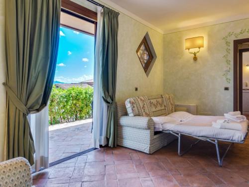 Canalicchio House | Elegant apartments in Resort with swimming pool set in nature