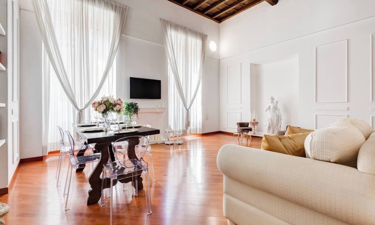 Rione III Colonna Apartment | Elegant & Historical Apt 2 Bed in Piazza di Pietra
