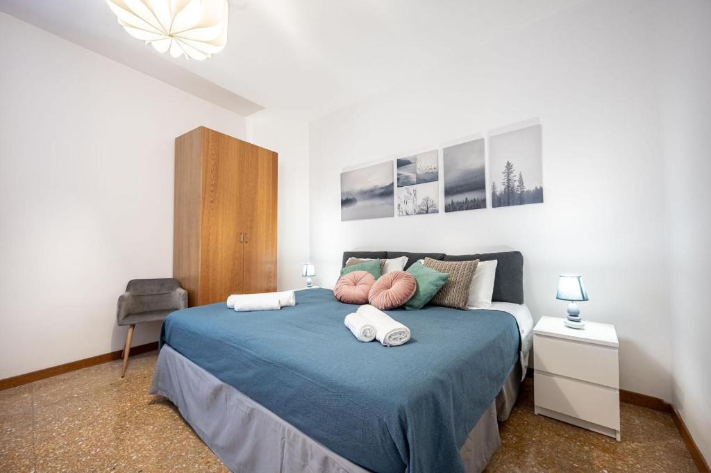 Testaccio Apartment | Elegant King Apartment in Testaccio Walk to Colosseum