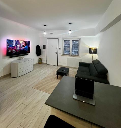 Suburbio VII Portuense Apartment | Elegant & Spacious 2BR 2BA Unit with Private Patio
