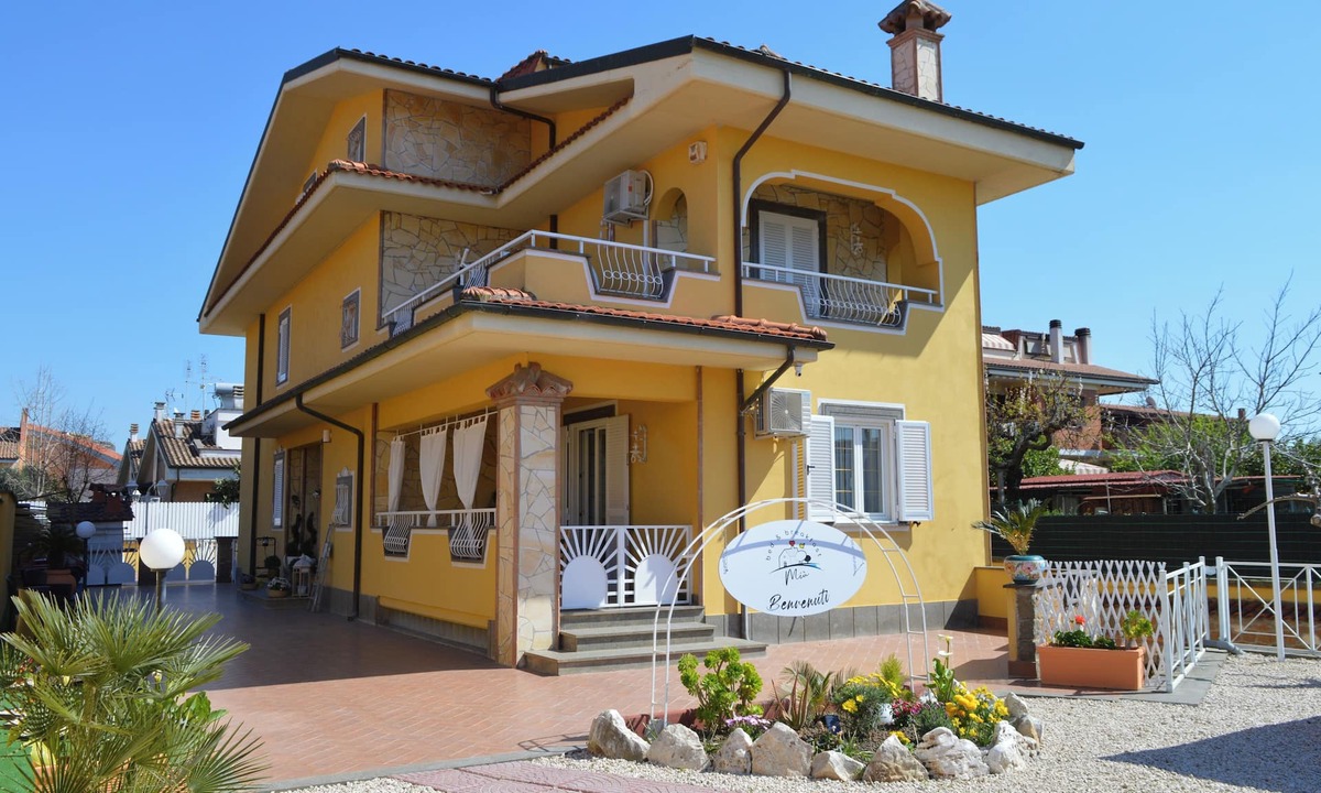 Ciampino Villa | Elegant Villa with Swimming Pool and Large Outdoor Spaces in Rome Ciampino !