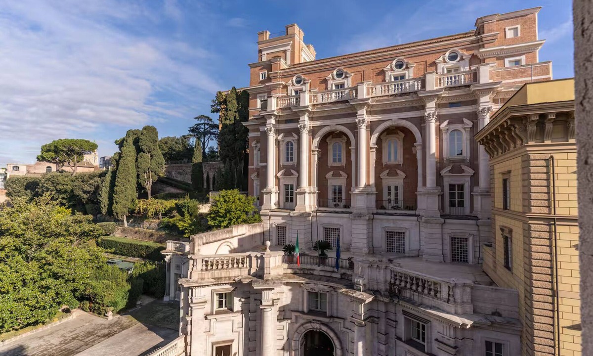 Rione II Trevi Apartment | Exceptional Penthouse by Fori Imperiali – Rome’s History, Your Backdrop