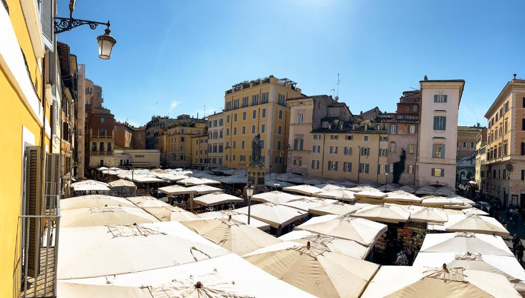 Rione VI Parione Apartment | Exclusive 3BR with View over Campo de Fiori IREX Apartment
