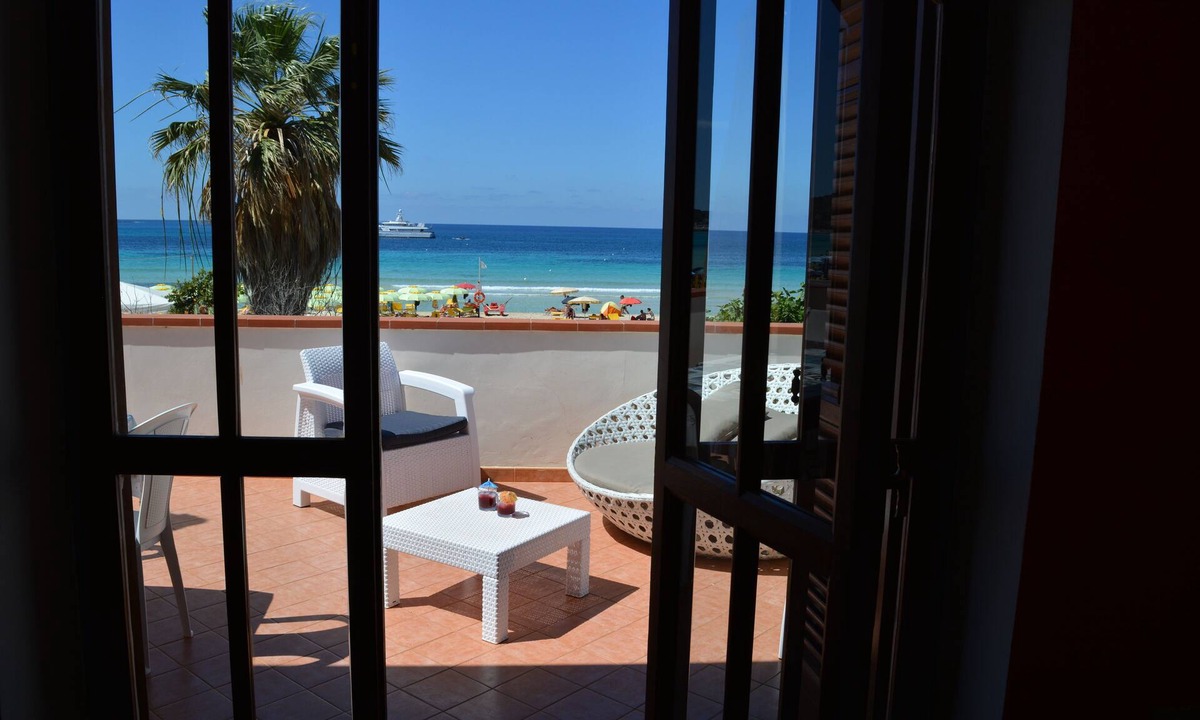 San Vito Lo Capo Apartment | Exclusive villa with beach access. Villa with terrace overlooking the sea of St. Vitus
