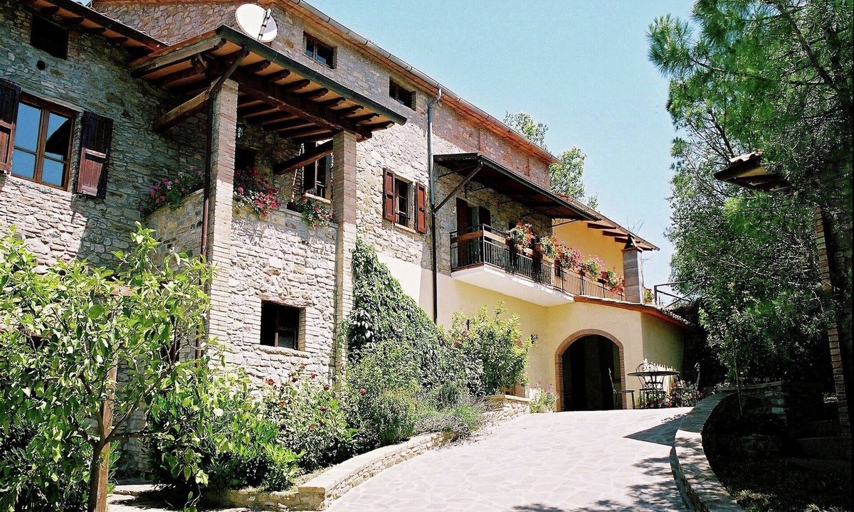 Monte Santa Maria Tiberina House | Farmhouse in Umbria near Palazzo Bourbon