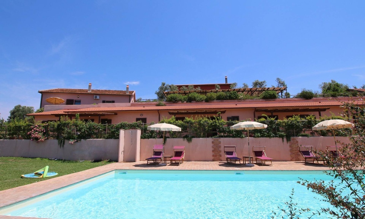 Montalto di Castro House | Farmhouse in Montalto near Sandy Beach