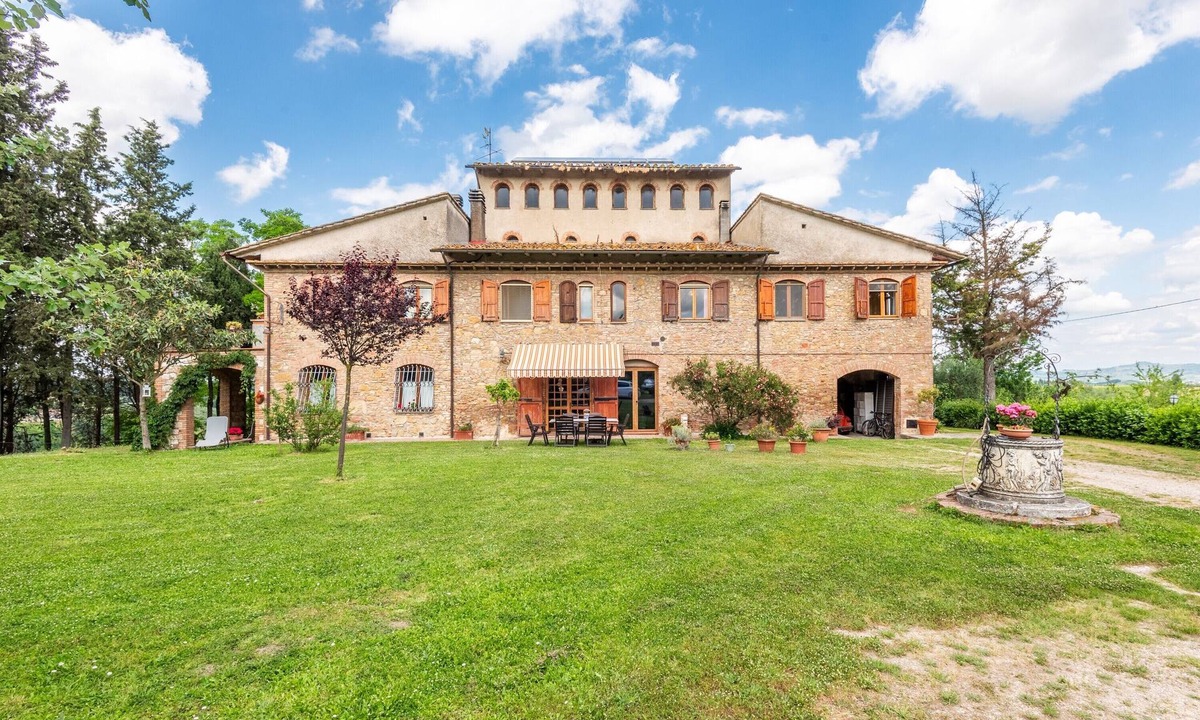 San Gimignano House | Farmhouse "Le Volpaie - Appartamento Maria" with Private Garden, Whirlpool & Wi-Fi
