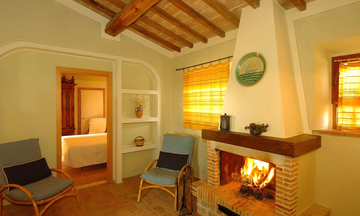Semproniano Apartment | Farmhouse Montecchio Fireplace