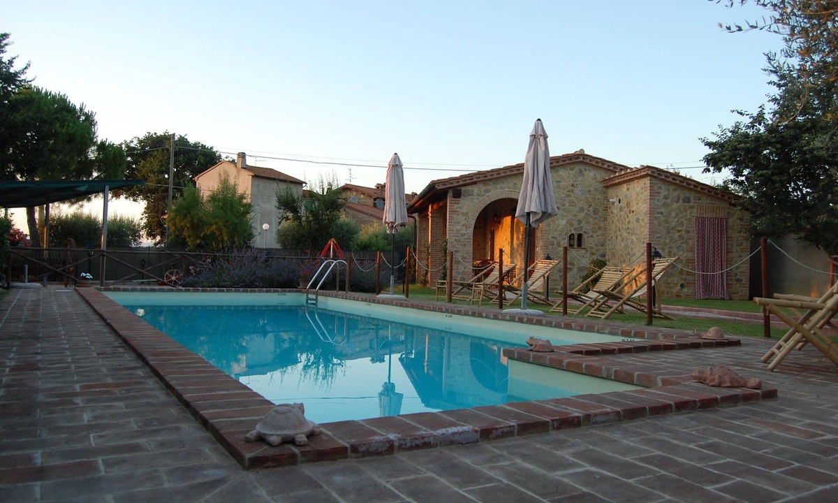 Ranciano House | Farmhouse surrounded by the countryside of Umbria, panoramic view of Lake Trasimeno