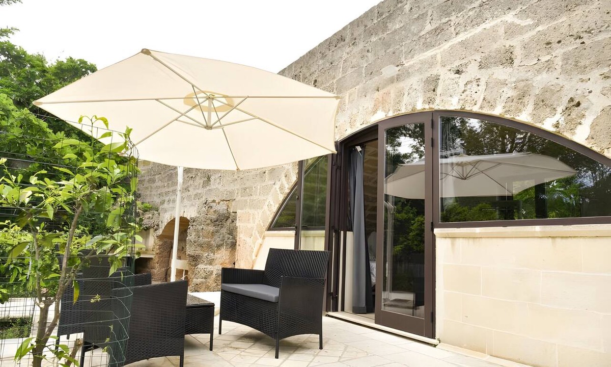 Novoli Apartment | Fata bianca: botanical garden, swimming pool and whirlpool
