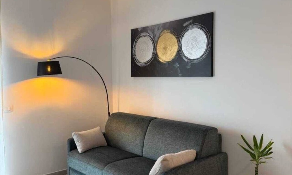 Ostiense Apartment | Finely renovated Skyline apartment adjacent to Garbatella Park