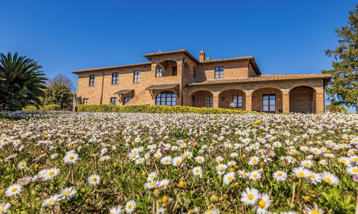Montepulciano Apartment | Flat with private terrace,A/C, in a wine estate with pool,Spa,children friendly
