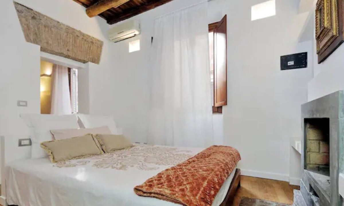 Rione VIII Sant'Eustachio Apartment | Flatinrome Boutique Navona