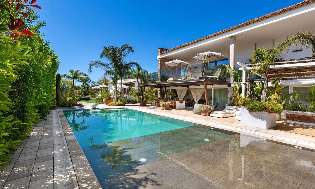 Depressa Villa | Flora Jungle Retreat by Perle di Puglia