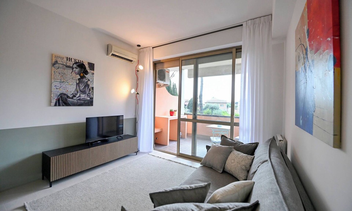 Aurelio Apartment | Francesca's Green Suite 214