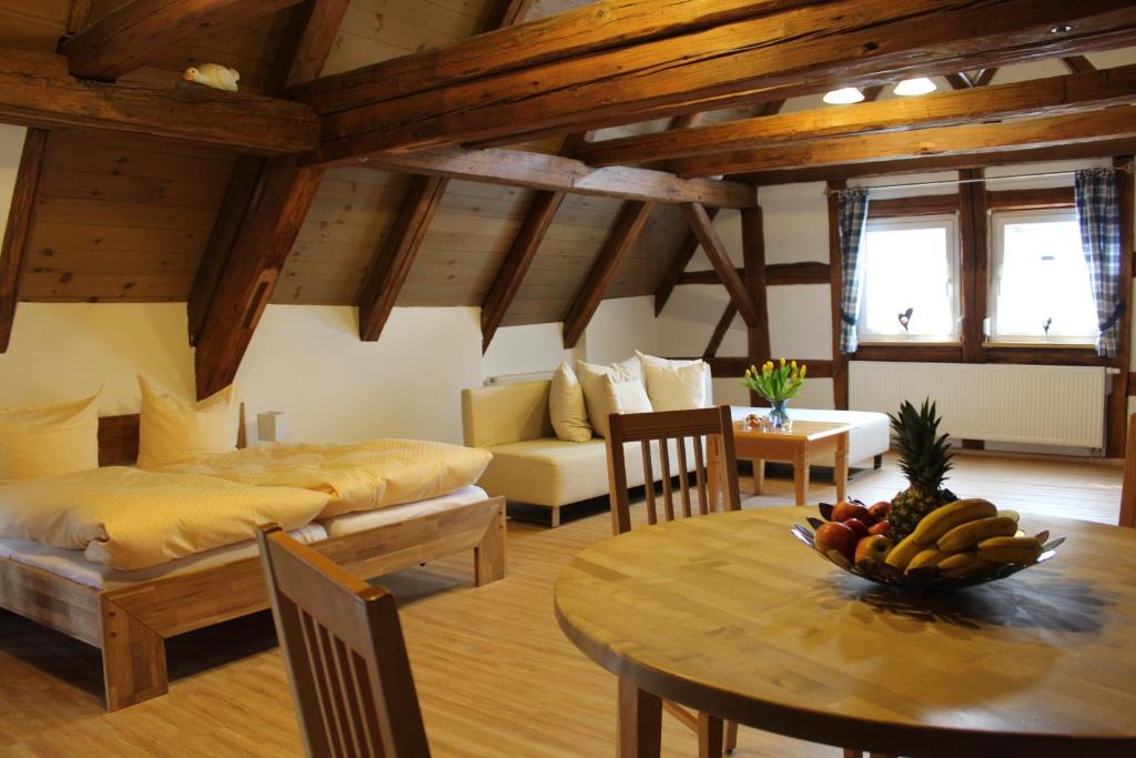 Ebern House | Gästehaus Glaubenstein