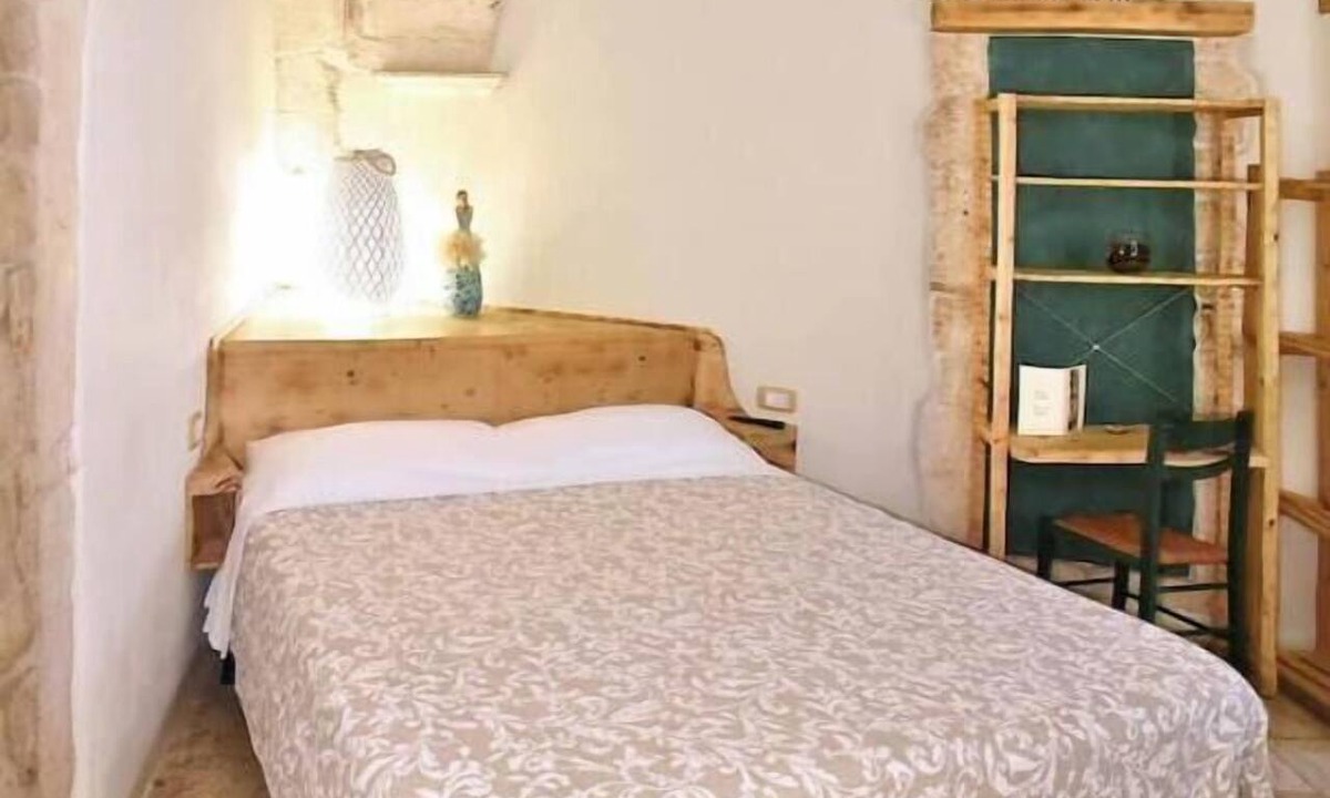 Putignano House | Gaudí's Corner: Alcoba Blanca