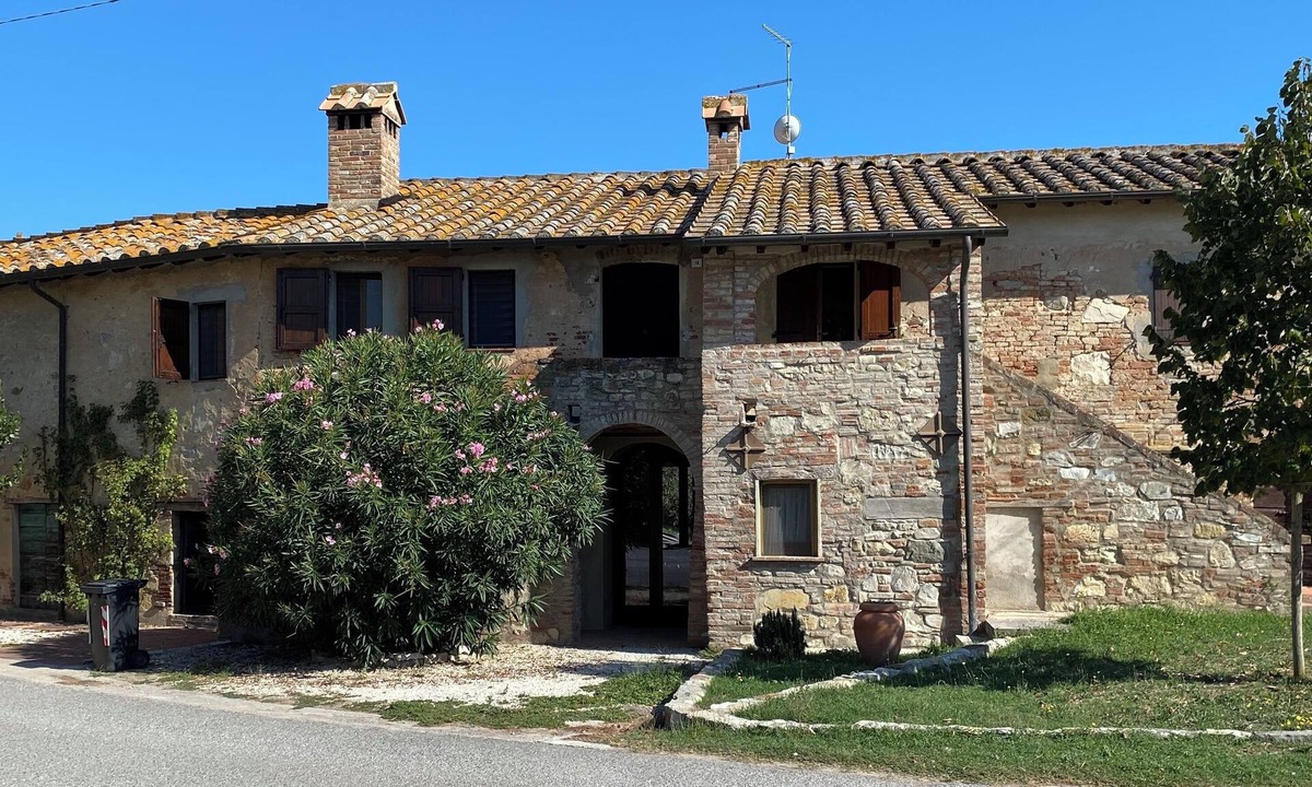 Castiglione del Lago House | Gorgeously restored tranquil farmhouse
