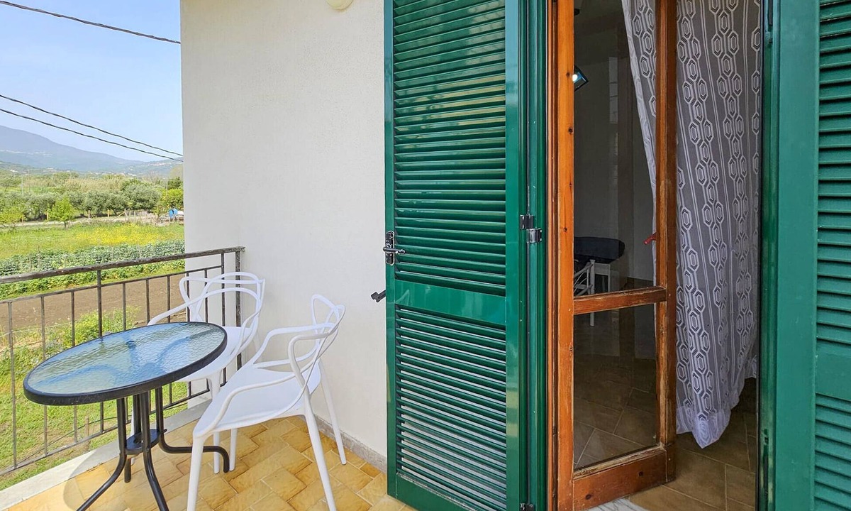 Casal Velino Apartment | Gorgeous apartment in Casal Velino with WiFi