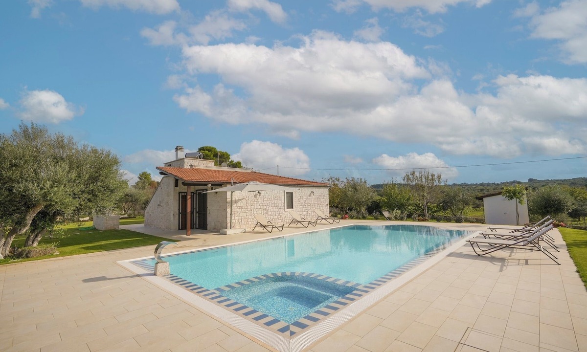 Castellana Grotte Villa | Gorgeous Countryside Villa with Infinity Pool