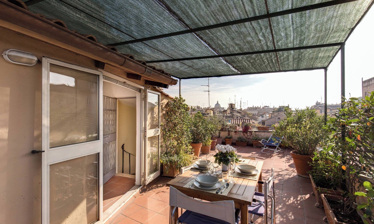 Rione VII Regola Apartment | Gorgeous penthouse with terrace near Piazza Navona