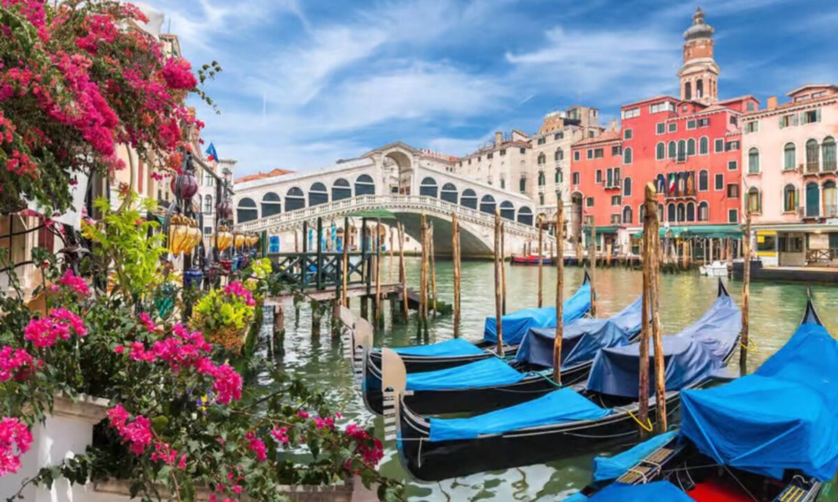 Cannaregio Apartment | Grand Cannaregio Residence with Private Terrace, 6 Bedrooms & 6.5 Bathrooms