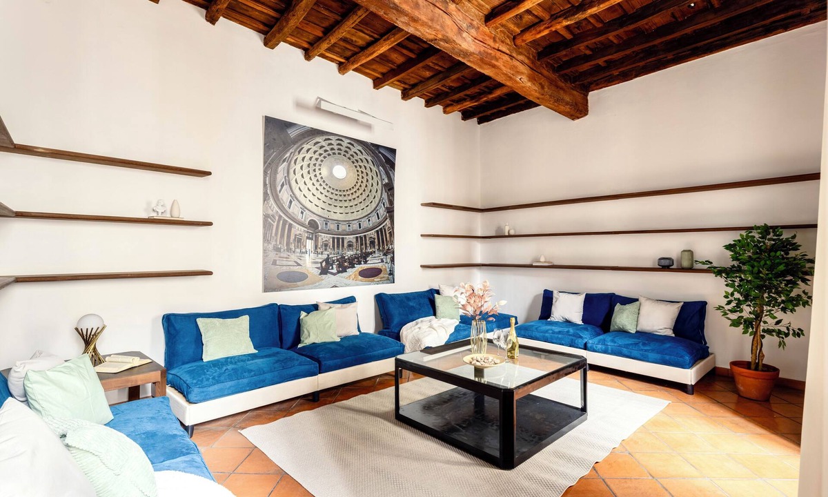 Rione VIII Sant'Eustachio Apartment | Grand Roman Apartment Beside the Pantheon
