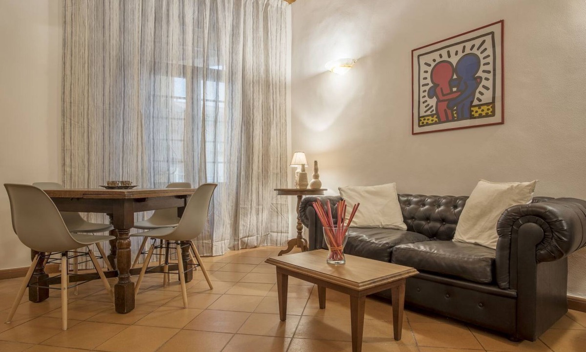 Rione XVI Ludovisi Apartment | GuestHost - Approximately 80 m2 apartment located on the third floor of a characteristic period building with lift (not suitable for the disabled).Our accommodation can comfortably accommodate up to 6 people.It is the ideal solution for those who travel
