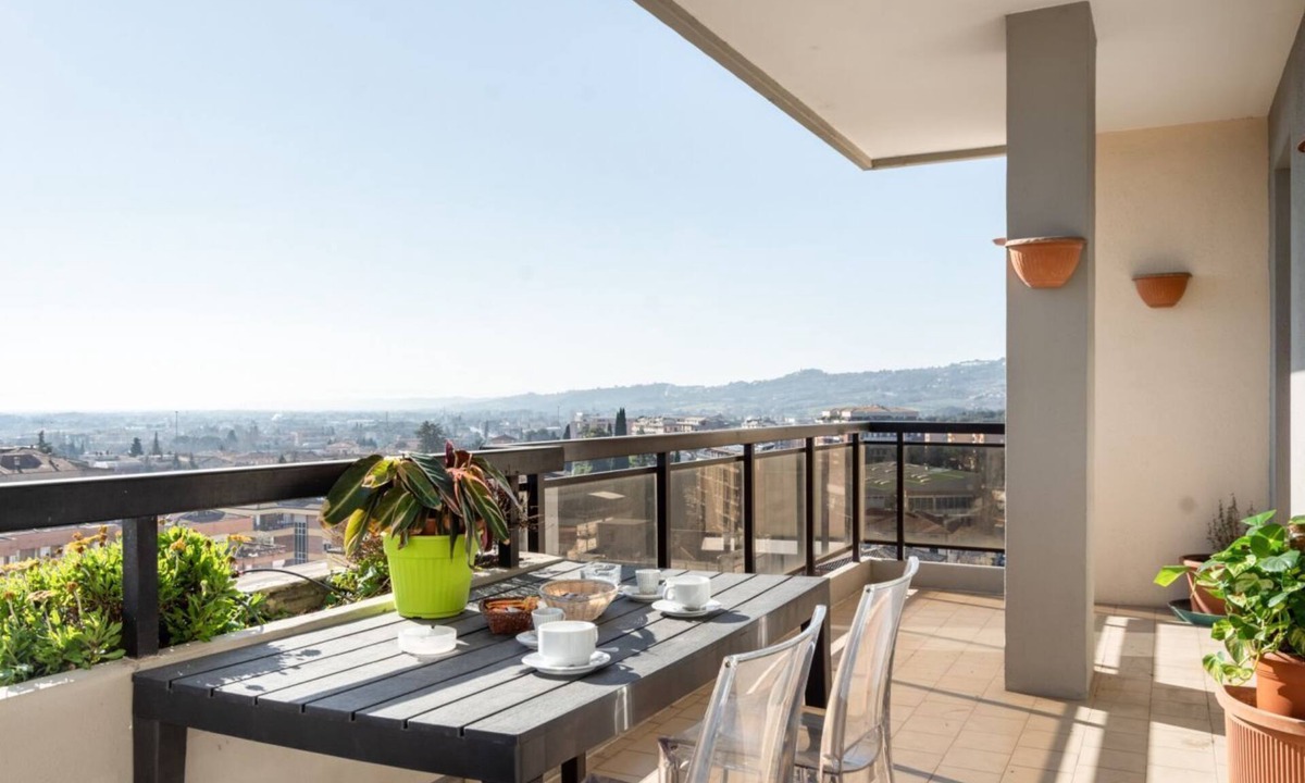 Ponte San Giovanni Apartment | GuestHost - Bright 80 sqm apartment that can accommodate up to 6 people, located near the Ponte San Giovanni station. It consists of a living room with kitchen and dining area, a bathroom and two bedrooms. The flat is located on the ninth floor and has a