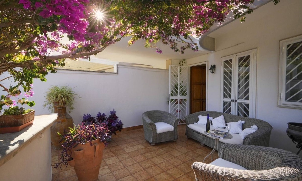Santo Spirito Apartment | GuestHost - Cozy apartment in a villa that accommodates up to 4 people, equipped with all comforts including a terrace equipped for moments of relax. The apartment is located in the Santo Spirito district, an area full of shops, restaurants and bars, jus